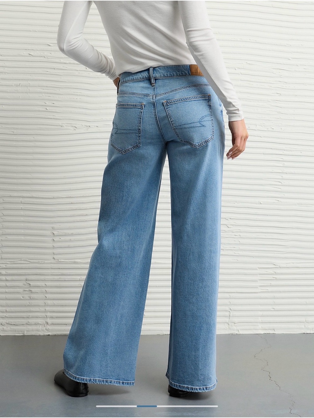 AE Dreamy Drape Stretch Low-Rise Ultra Wide- Leg Jean in Shadow Patched Blues - Picture 4 of 6